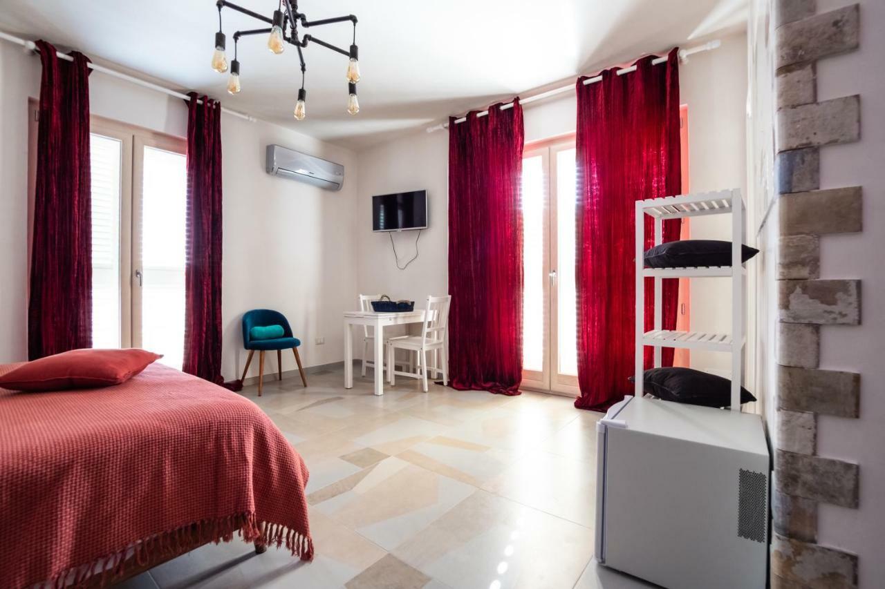 B&B A Pochi Passi Полиньяно-а-Маре Экстерьер фото