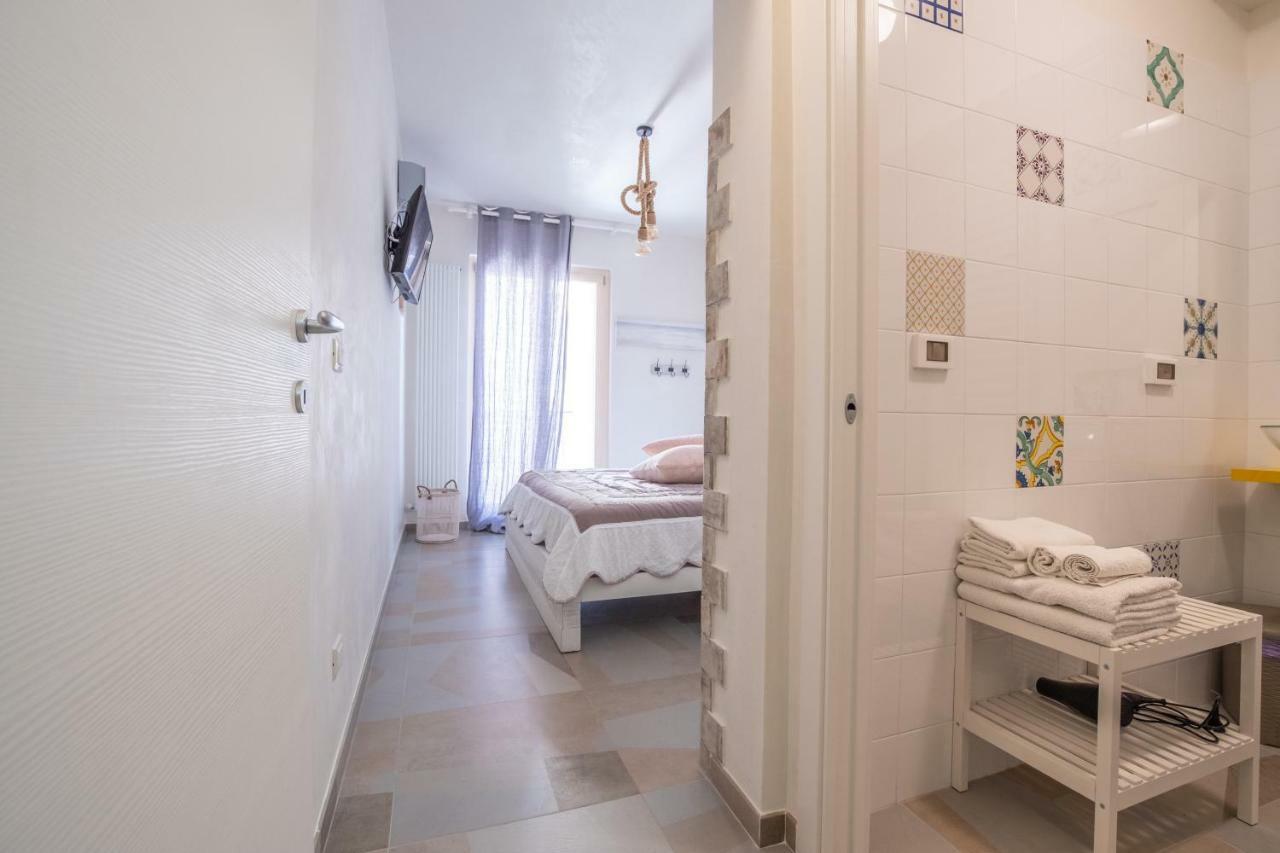 B&B A Pochi Passi Полиньяно-а-Маре Экстерьер фото