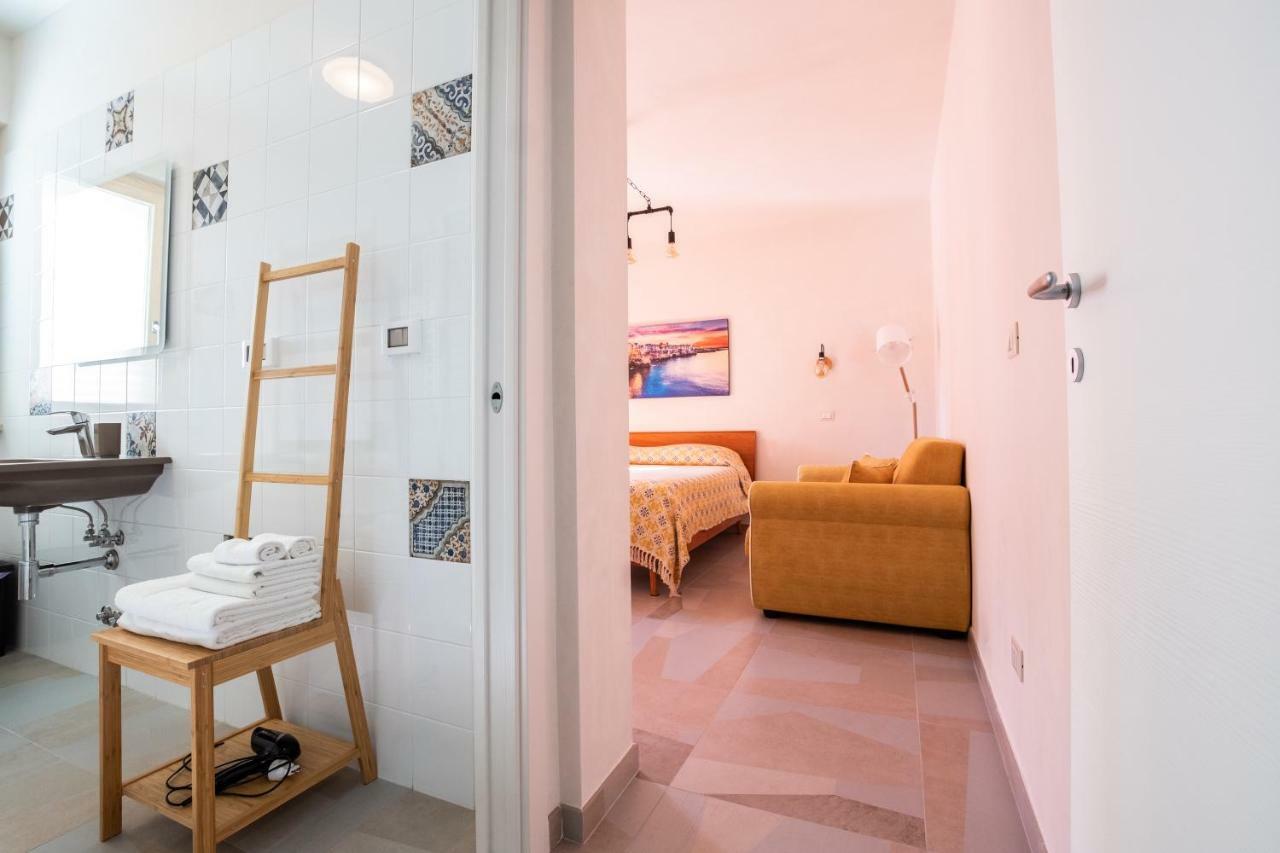 B&B A Pochi Passi Полиньяно-а-Маре Экстерьер фото