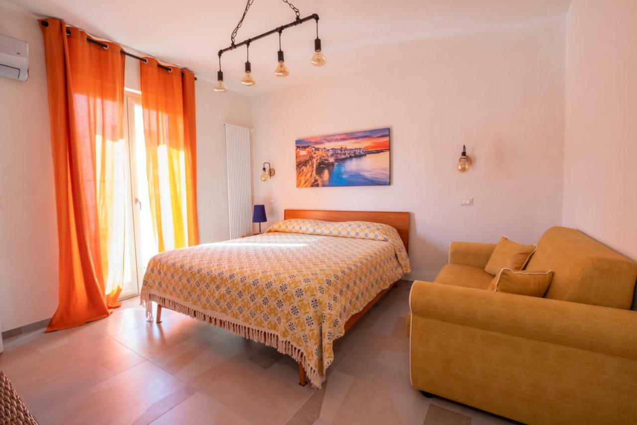 B&B A Pochi Passi Полиньяно-а-Маре Экстерьер фото
